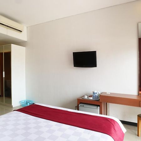 Hotel Blue Pacific Джакарта Экстерьер фото