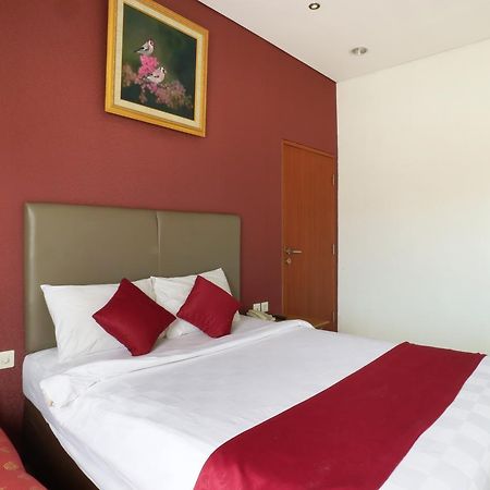 Hotel Blue Pacific Джакарта Экстерьер фото