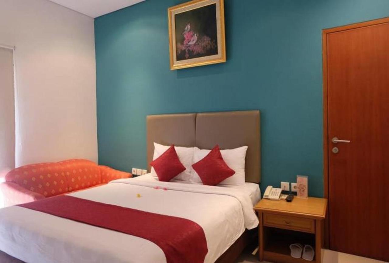 Hotel Blue Pacific Джакарта Экстерьер фото