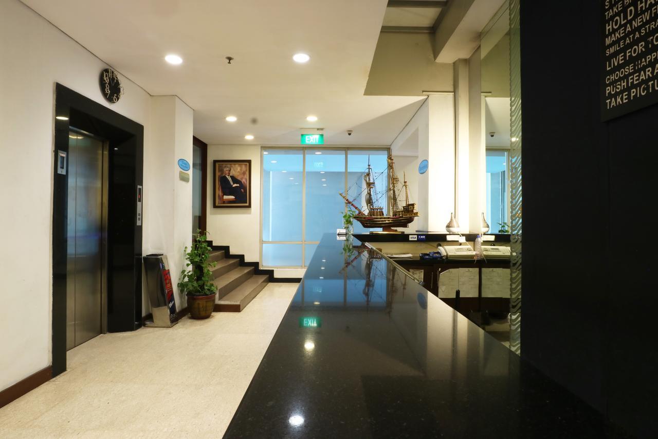 Hotel Blue Pacific Джакарта Экстерьер фото