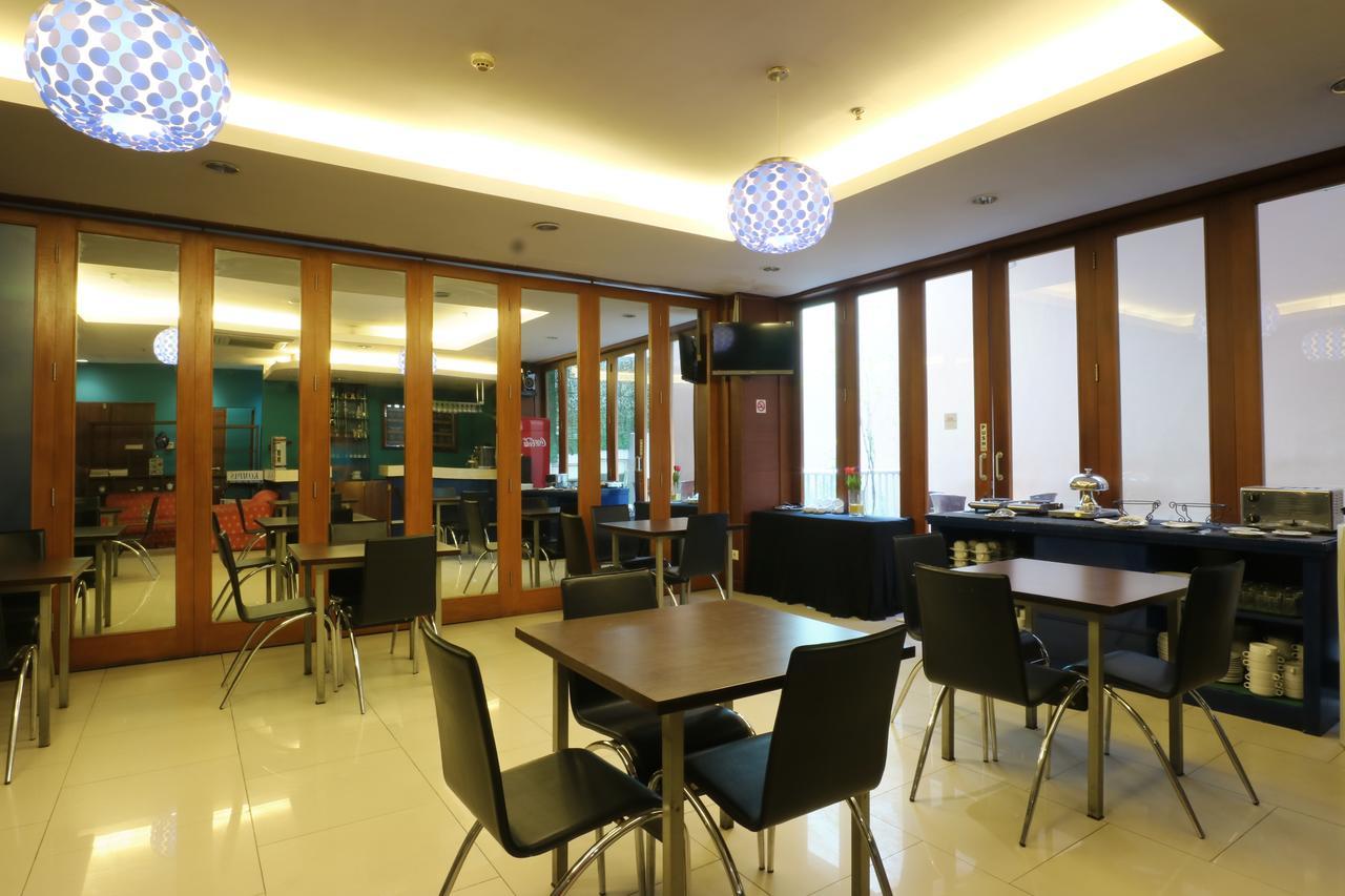 Hotel Blue Pacific Джакарта Экстерьер фото
