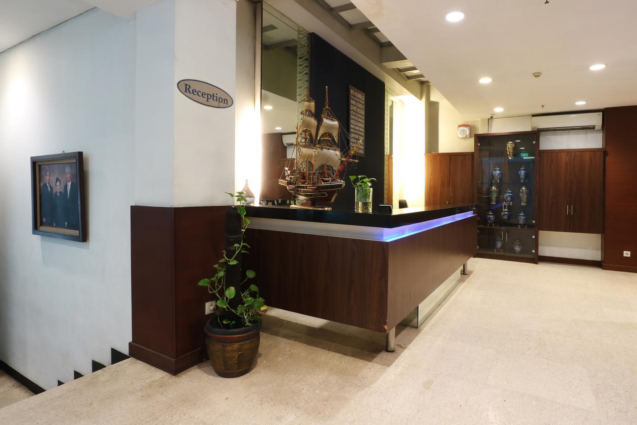Hotel Blue Pacific Джакарта Экстерьер фото
