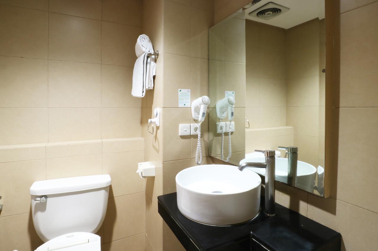Hotel Blue Pacific Джакарта Экстерьер фото