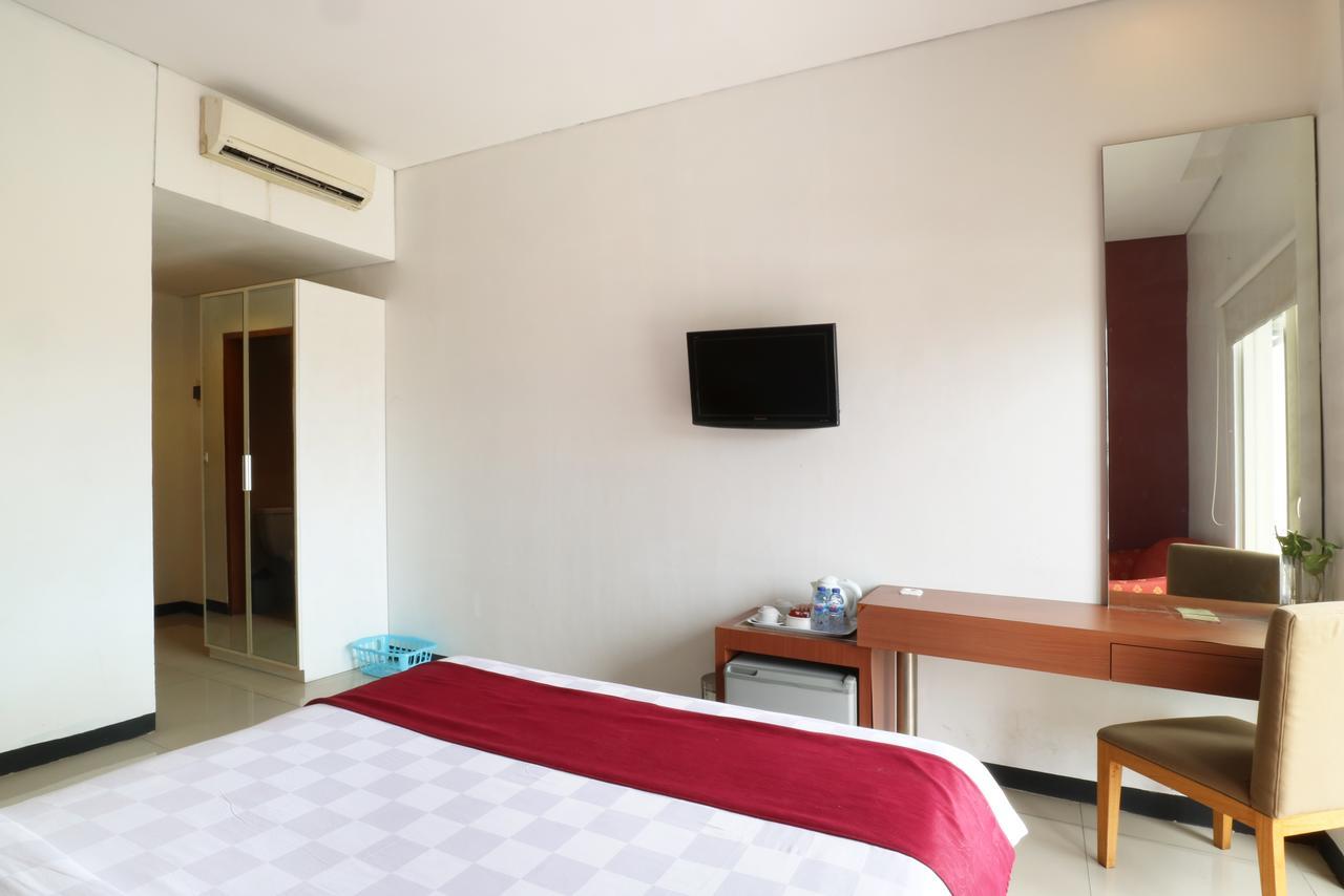 Hotel Blue Pacific Джакарта Экстерьер фото