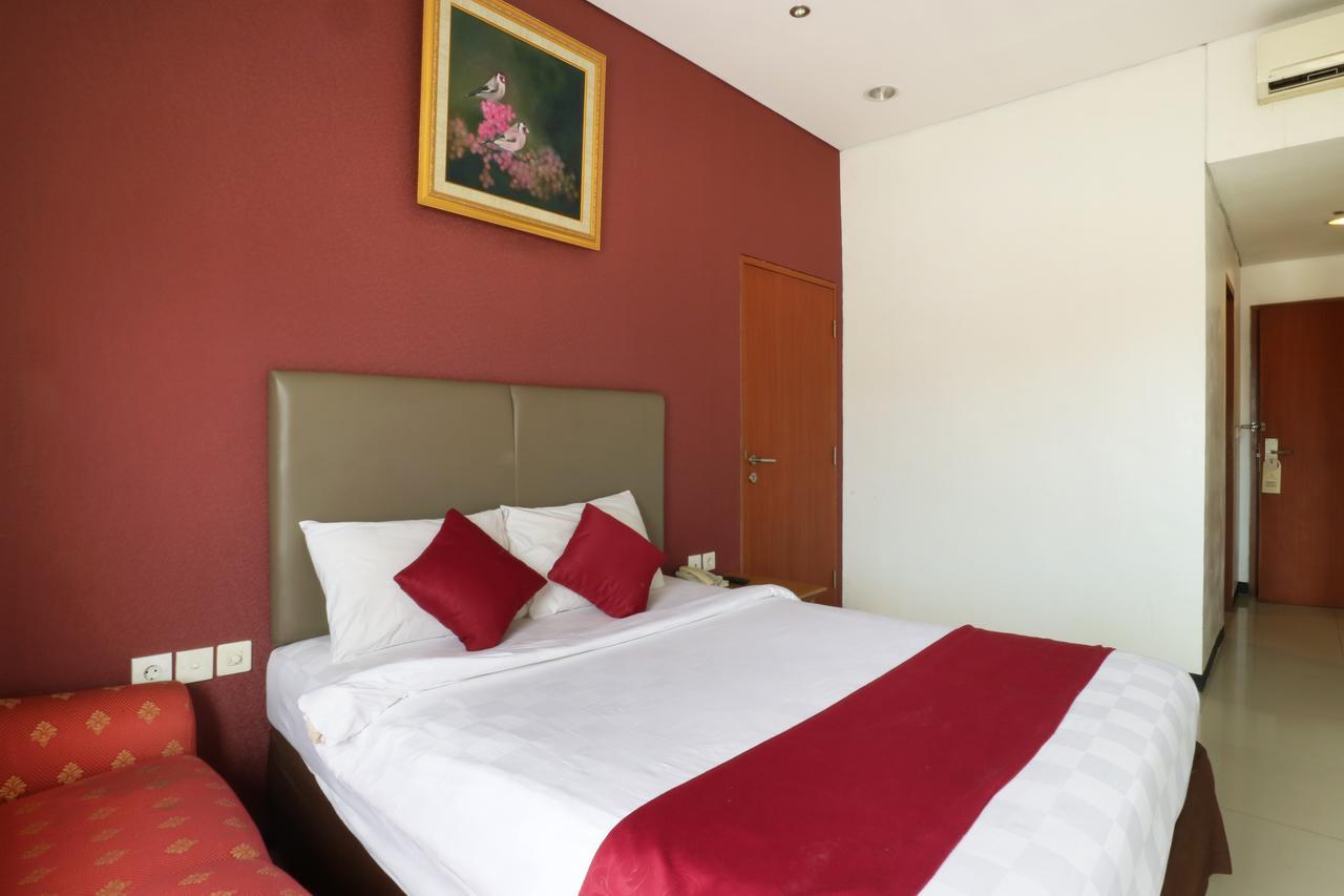 Hotel Blue Pacific Джакарта Экстерьер фото